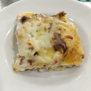 Lasagna bianca con funghi e salsiccia