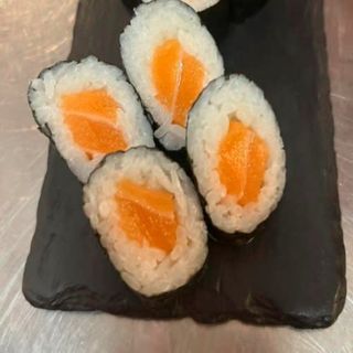 50. Maki de salmón