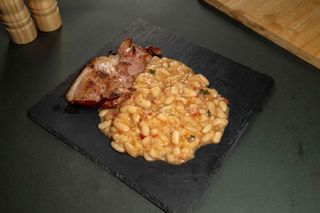 Iahnie de fasole cu ciolan la grill