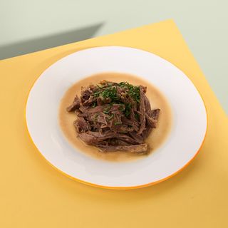 Томлена яловичина