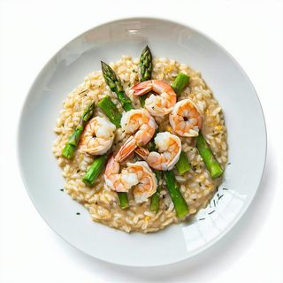Risotto con gamberi e asparagi