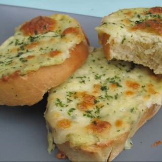 Pan Con Ajo Y Queso