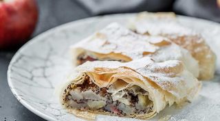 Штрудель з маком, грушею та родзинками (220г)