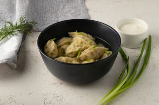 пельмени с бульоном