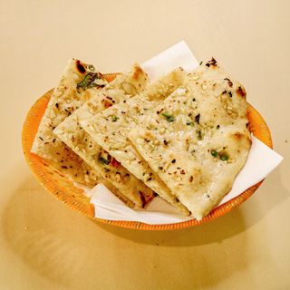 Garlic naan