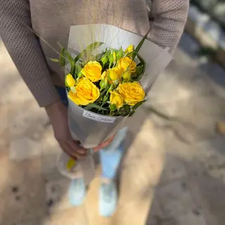 1 yellow rose