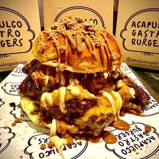 Triple Lotus Smash Bacon. + patatas + bebida