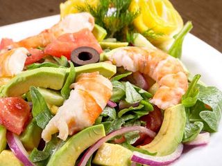 Салат з авокадо та креветками (400г)