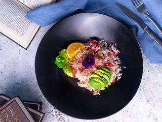 Salată de Ton cu Avocado și Orez 