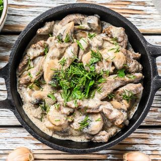 Бефстроганов  на картофельном пюре