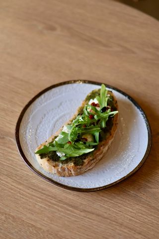 Брускетта с семгой и вялеными томатами