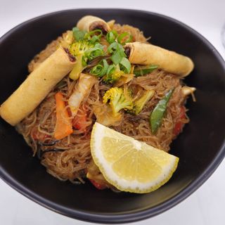 Pancit mixto pollo y gambas