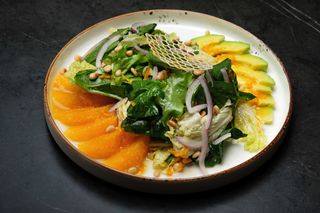 Салат с авокадо и апельсинами