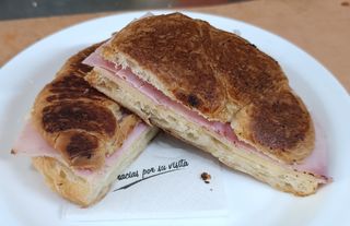 Croissant Especial Pavo