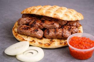 24. Ćevapčići u lepinji 250gr