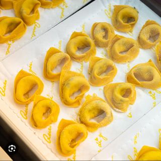 Tortellini fatti a mano ricotta e spinaci fatti in italia 