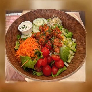 Ensalada Pollo Crujiente Búfalo