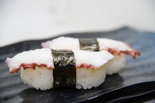 006 Nigiri polpo - 2 pezzi.