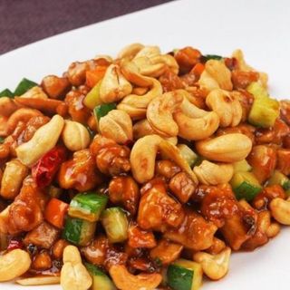 pollo con anacardos en salsa de la casa