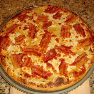 Pizza con bacon