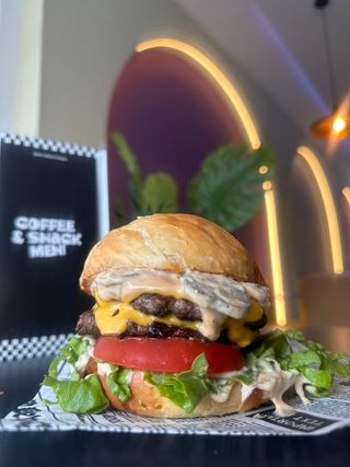 Smash burger + Coca-Cola i pomfrit