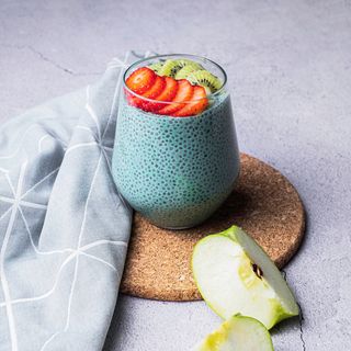 Протеинова чиа със спирулина и свежи плодове (320г)