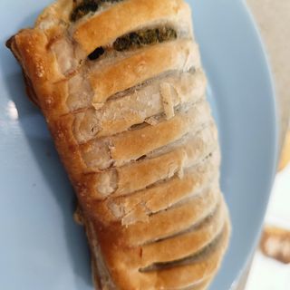 Hojaldre espinacas y queso de cabra