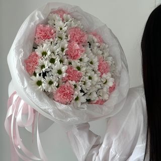 Букет «Хризантема (8) з діантусами (11)»