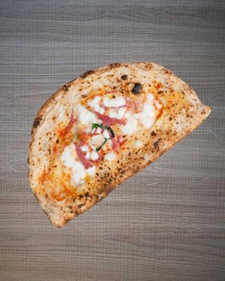 CALZONE CON SALAME