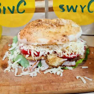 Sendvič sa čajnom M