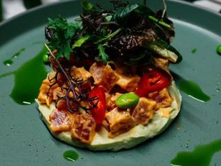 Тар-тар з тунця та соусом “Спайсі” (120/70/20г)