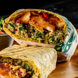 Kebab de Pui cu hummus si salata maidanos la lipie
