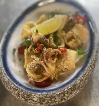 Бейби калмари с хрупкава коричка