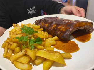 Costillar Asado Con Salsa Barbacoa