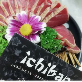 81 Tataki tuna with homemade sauce aside