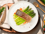 Somon cu sparanghel și sos cremos de pește