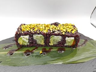 83 Uramaki black vegetarian