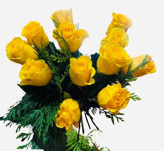12 Rosas Amarillas Decoradas Para Regalo (Aprox. 50 Cm.)