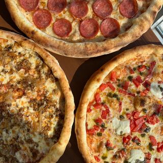 Три больших пиццы за 7 500