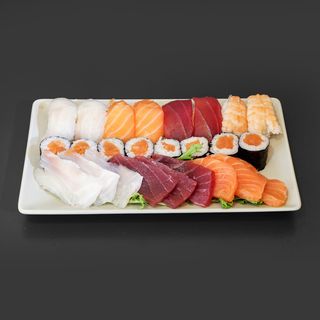 92 Sashimi 9 pezzi, hosomaki 8 pezzi, nigiri 8 pezzi