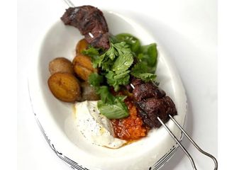 Шашлик з телячої вирізки з смаженою картоплею (300g)