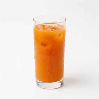 Sok świeżo wyciskany z marchewki i jabłka 0,25l
