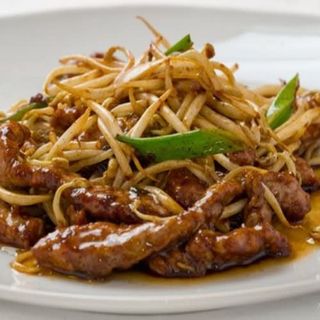 Ternera Salteada Con Brotes De Soja