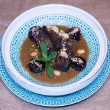 Tajín De ternera Con Ciruelas caramelizadas