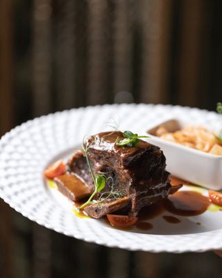 Томленые ребра с квашеной капустой