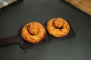 Papanasi cu dulceata de afine si smantana