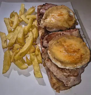 TOSTA SOLOMILLO C/ QUESO CABRA