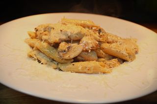 Penne cu pui si trufe