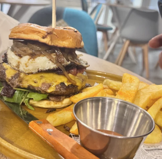 Hamburguesa NAGA HOUSE "THE QUEEN"