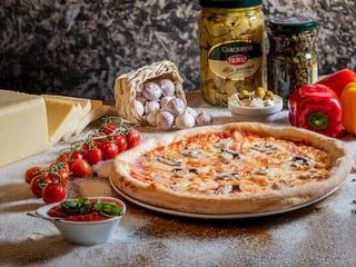 Pizza Prosciutto e Funghi  Ø  32cm